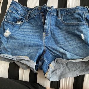 OLD NAVY boyfriend jean shorts